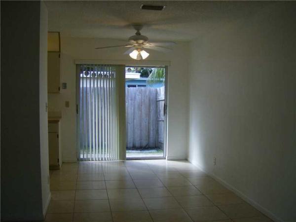Petite, 45 NE 25th St #1-2, Wilton Manors, Florida 33305, image 2