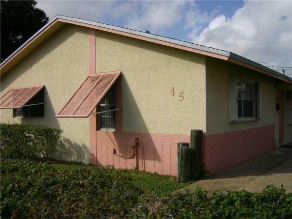 Petite, 45 NE 25th St #1-2, Wilton Manors, Florida 33305, image 3