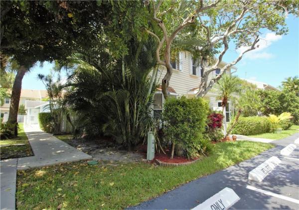 Edgewater Townhomes, 1925 NE 15th Ave, Fort Lauderdale, Florida 33305, image 1