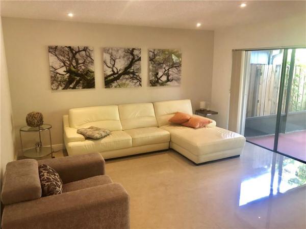 Wilton Pines Townhomes, 2127 NE 11th Ave, Wilton Manors, Florida 33305, image 2