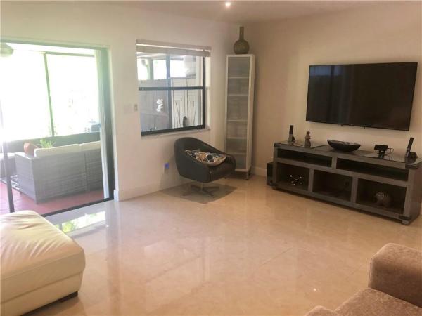 Wilton Pines Townhomes, 2127 NE 11th Ave, Wilton Manors, Florida 33305, image 3