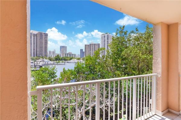 The Yacht Club At Aventura, 19901 E Country Club Dr #2208, Aventura, Florida 33180, image 2