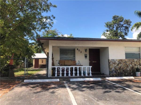 Central Oakland Park, 902 NE 38th St #1-4, Oakland Park, Florida 33334, image 1