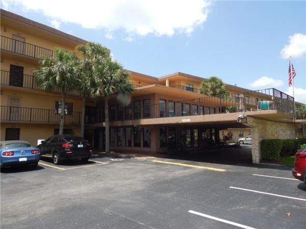 Isle Of Boca Dunes, 9370 SW 8th St #323, Boca Raton, Florida 33428, image 2