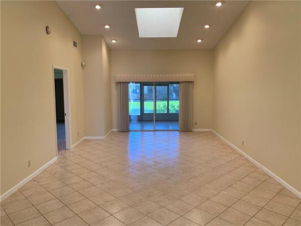 Huntington Pointe, 6033 Waldwick Cir, Delray Beach, Florida 33484, image 3