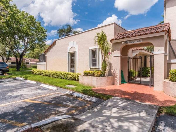 The Provinces Of Pierpointe At Pembroke Lakes, 11614 NW 11th St, Pembroke Pines, Florida 33026, image 2