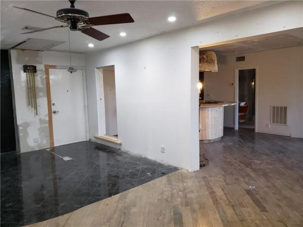 Oakland Grove Village, 639 W Oakland Park Blvd #220D, Oakland Park, Florida 33311, image 1