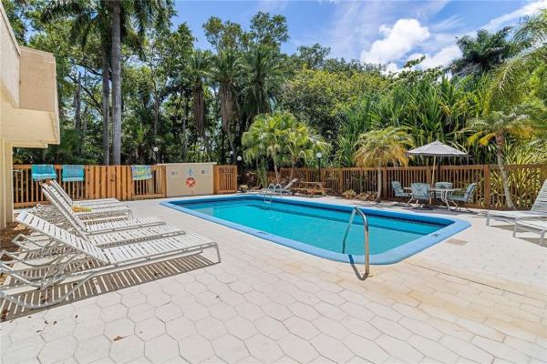 Footbridge Townhouse, 866 NE 20th Dr, Wilton Manors, Florida 33305, image 2