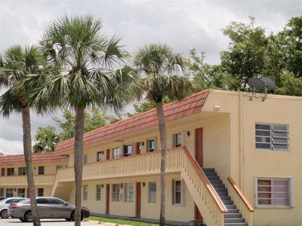 Gateland Village, 3777 NW 78th Ave #5G, Davie, Florida 33024, image 2