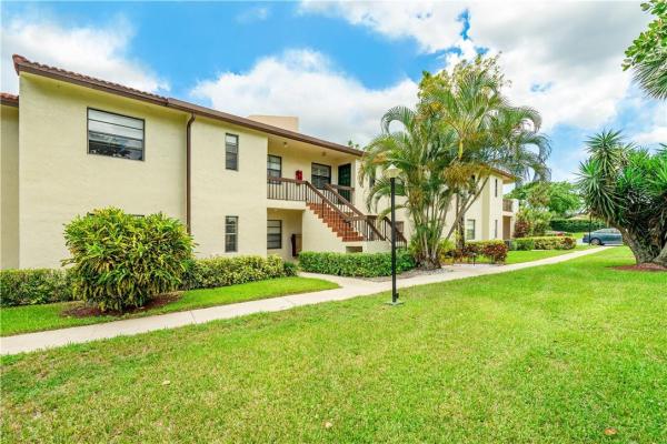 Glades Of Boca Lago, 21815 Arriba Real, Boca Raton, Florida 33433, image 2