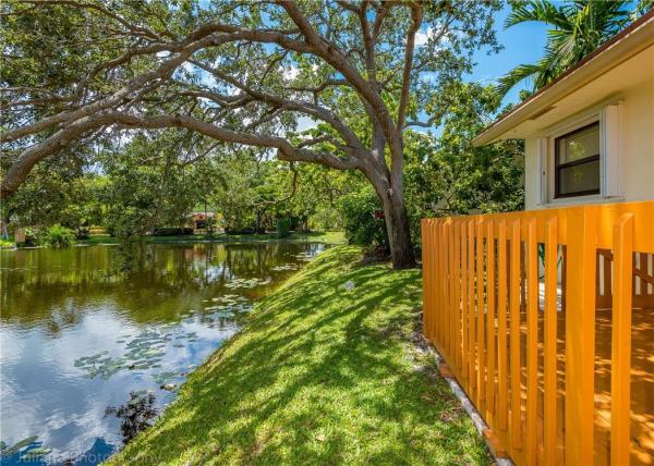 Cocoranda Townhomes, 709 SW 89th Ave, Plantation, Florida 33324, image 2