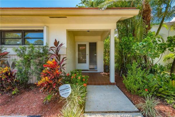 Cocoranda Townhomes, 709 SW 89th Ave, Plantation, Florida 33324, image 3
