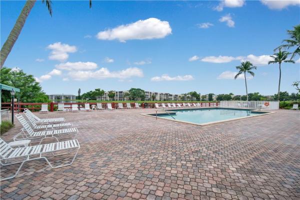 Poinciana Place Of Pine Island Ridge, 9480 Poinciana Pl #301, Davie, Florida 33324, image 2