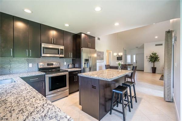 The Lakes Of Deer Creek, 3068 Deer Creek Lake Shore Dr, Deerfield Beach, Florida 33442, image 3
