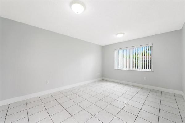 Vanderbilt Park Townhouses, 1630 NE 151st #1630, Golden Glades, Florida 33162, image 3