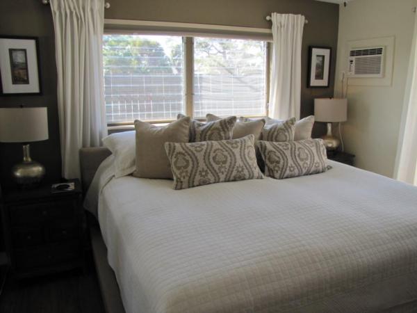 Edgewater Estates, 2217 NE 14th Ave #1-4, Wilton Manors, Florida 33305, image 1