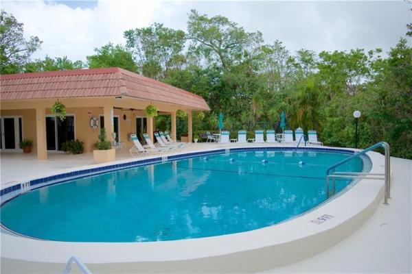 Manor Grove Village, 200 NE 19th Ct #214M, Wilton Manors, Florida 33305, image 2
