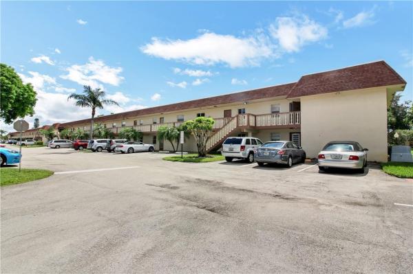 Sandalfoot Squire, 9220 SW 3rd St #915, Boca Raton, Florida 33428, image 2
