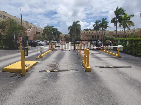 Park East, 10 NW 87th Ave #B201, Fountainebleau, Florida 33172, image 2