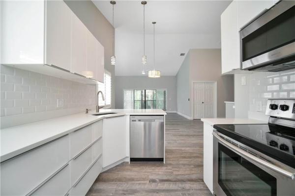 The Lexington Club Villas, 7856 Lexington Club Blvd #C, Delray Beach, Florida 33446, image 3