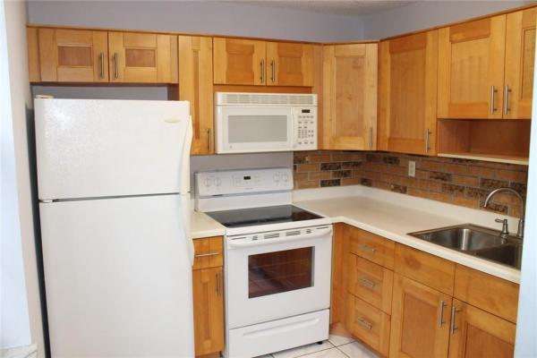 Evergreen Of Pine Island Ridge, 9451 Evergreen Pl #404, Davie, Florida 33324, image 3