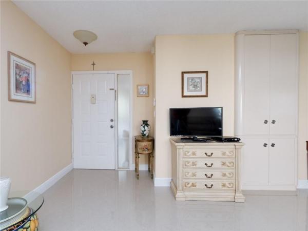 Bonaire At Woodmont, 7531 NW 79th Ave #108, Tamarac, Florida 33321, image 1