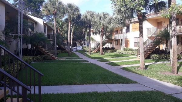 Villas At Meadow Lakes, 1258 S Military Trl #816, Deerfield Beach, Florida 33442, image 1