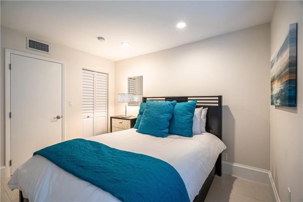 The Lakes Of Deer Creek, 3074 Deer Creek Lake Shore Dr, Deerfield Beach, Florida 33442, image 3