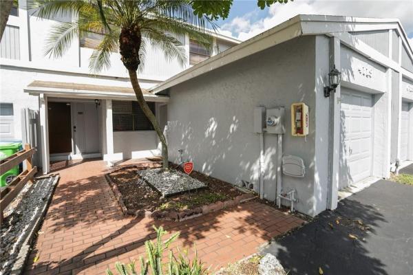 Heftler Townhouses At Red Bridge, 4119 NW 79th Ave, Sunrise, Florida 33351, image 1