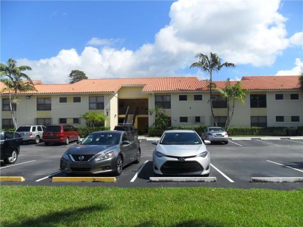Palm Beach Grande, 1564 Lake Crystal Dr #E, West Palm Beach, Florida 33411, image 3