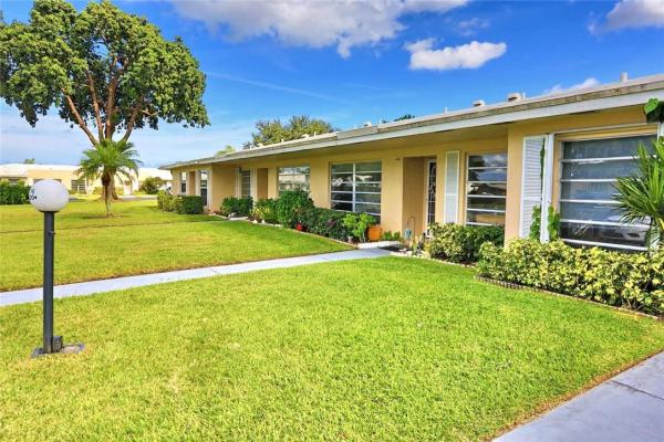 Boca Lakes, 8916 Belle Aire Ct, Boca Raton, Florida 33433, image 2