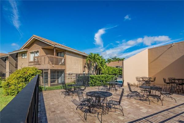 Maplewood Townhouses, 9947 W Atlantic Blvd, Coral Springs, Florida 33071, image 3