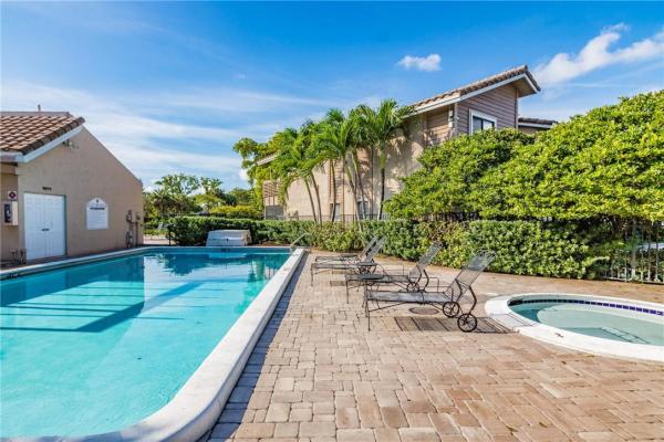 Maplewood Townhouses, 9947 W Atlantic Blvd, Coral Springs, Florida 33071, image 2