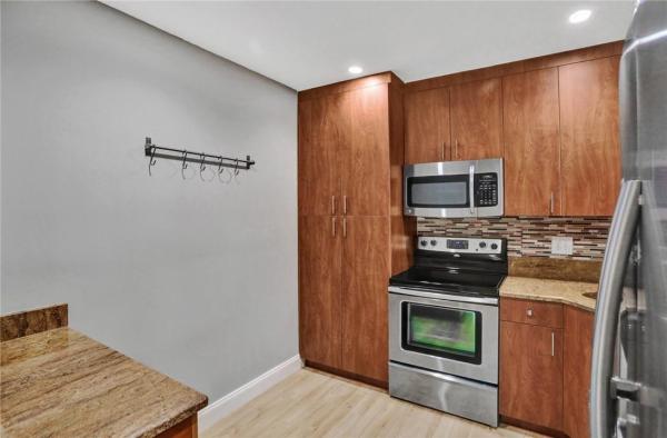 Applewood Village 2, 4671 Carambola Cir N #2752, Coconut Creek, Florida 33066, image 1