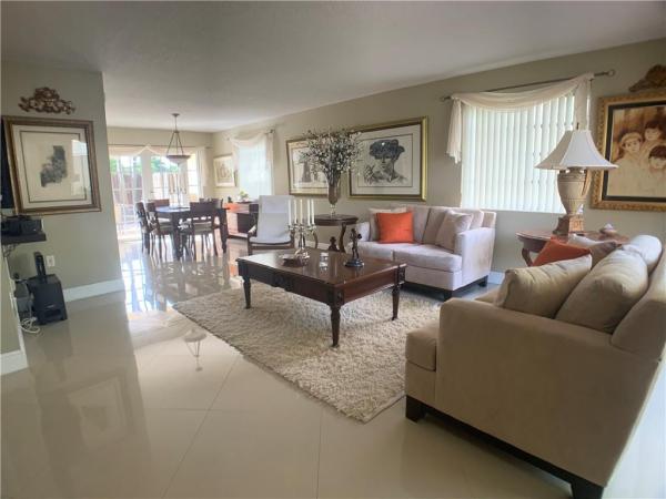 Kendale Lakes Townhouses, 8437 SW 137th Ave #8437, Kendale Lakes, Florida 33183, image 2
