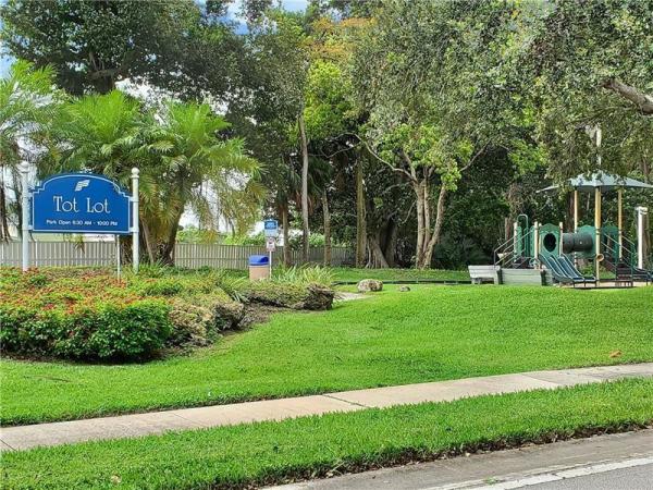 Fay’s Cove At Coral Bay, 6394 Buena Vista Dr, Margate, Florida 33063, image 1