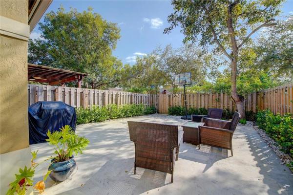 15372 SW 9th Way, Unincorporated Dade County, Florida 33194, image 1