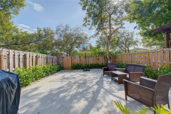 15372 SW 9th Way, Unincorporated Dade County, Florida 33194, image 3