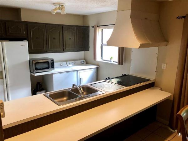 Loch Lomond East, 16001 Kingsmoor Way #16001, Miami Lakes, Florida 33014, image 3