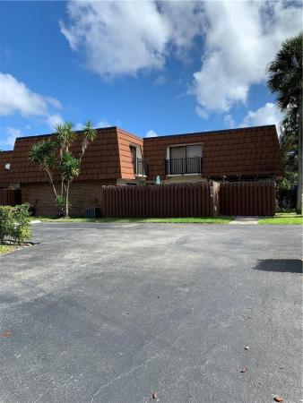 Village At Lake Pine, 934 SW 118th Ter, Davie, Florida 33325, image 2