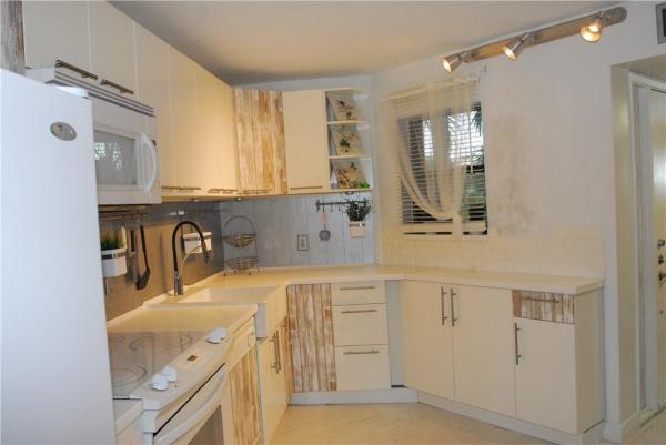 Camino Real Village, 5800 Camino Del Sol #302, Boca Raton, Florida 33433, image 2