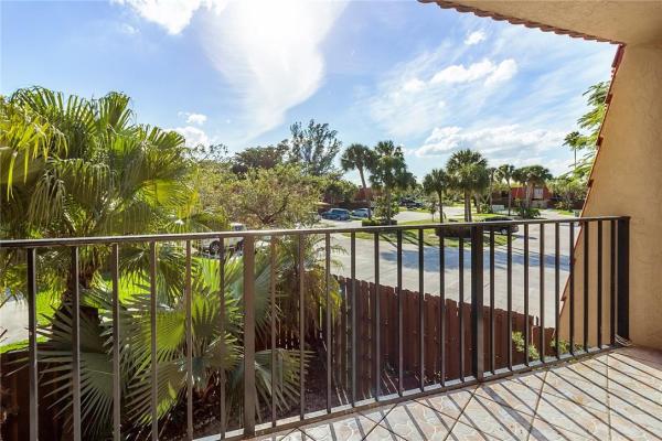 Banyan Lake, 22946 Oxford Pl #D, Boca Raton, Florida 33433, image 2