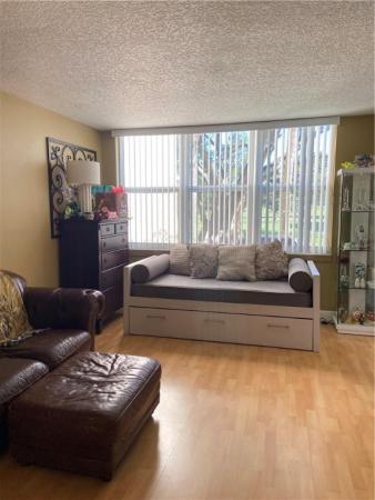 Evergreen Of Pine Island Ridge, 9451 Evergreen Pl #105, Davie, Florida 33324, image 2
