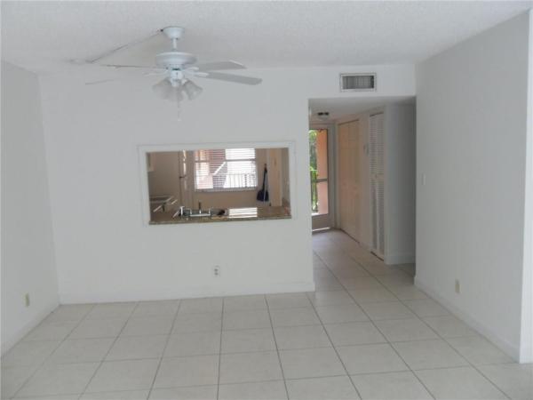 Lago West, 430 Commodore Dr #209, Plantation, Florida 33325, image 2