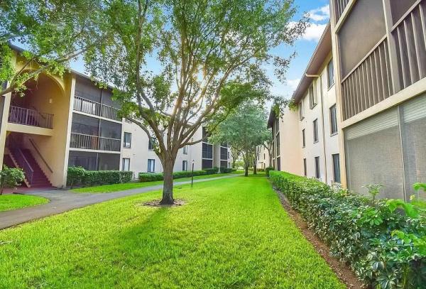 The Charter Club Of Palm Beach, 209 Foxtail Dr #H3, Greenacres, Florida 33415, image 3