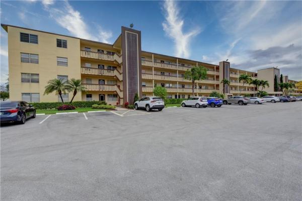 Wolverton At Century Village, 2097 Wolverton E, Boca Raton, Florida 33434, image 3