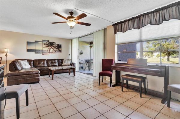 Tangerine Of Pine Island Ridge, 9410 Tangerine Pl #102, Davie, Florida 33324, image 2