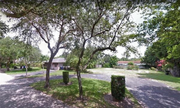 Esmonda Gardens, 619 SW 15th St, Fort Lauderdale, Florida 33315, image 2