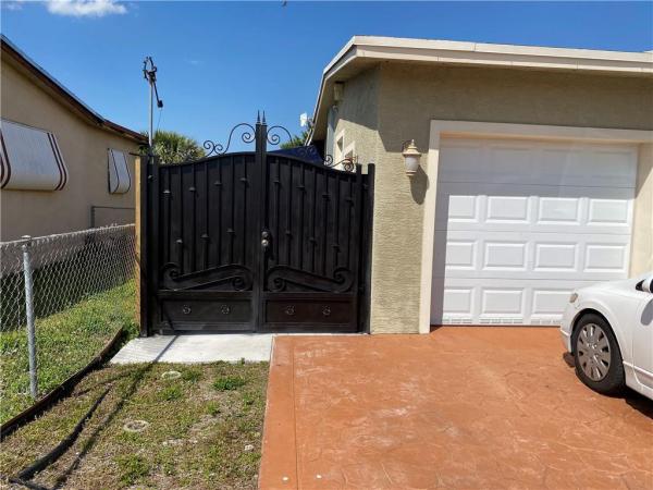 Carol City Gardens, 3955 NW 195th St, Miami Gardens, Florida 33055, image 2