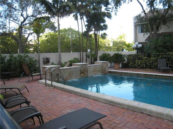 Caribbean Townhomes Of Las Olas, 800 SE 2nd St #I, Fort Lauderdale, Florida 33301, image 3